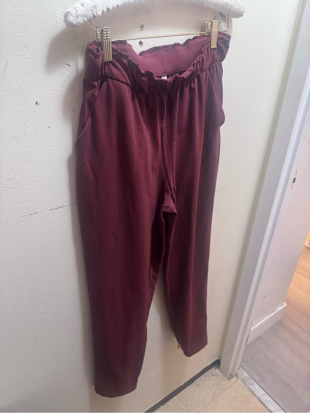 lululemon Women's Paperbag Waist Joggers - Brick Red size 6 - Picture 3 of 5